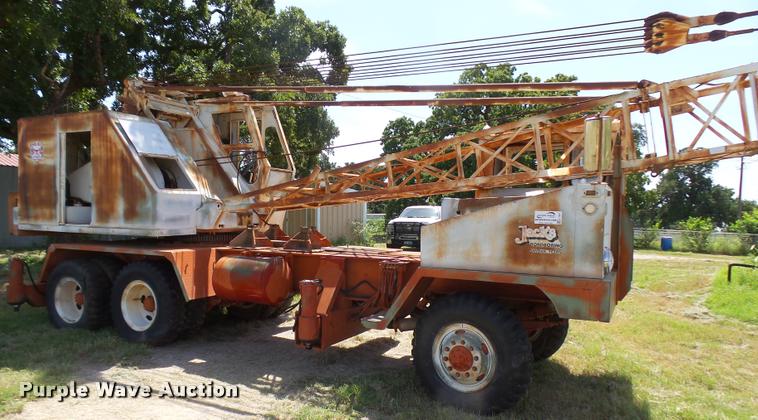 image for item L1601 Little Giant truck crane