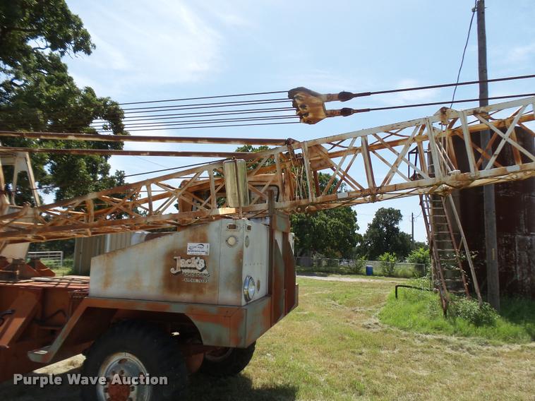 image for item L1601 Little Giant truck crane