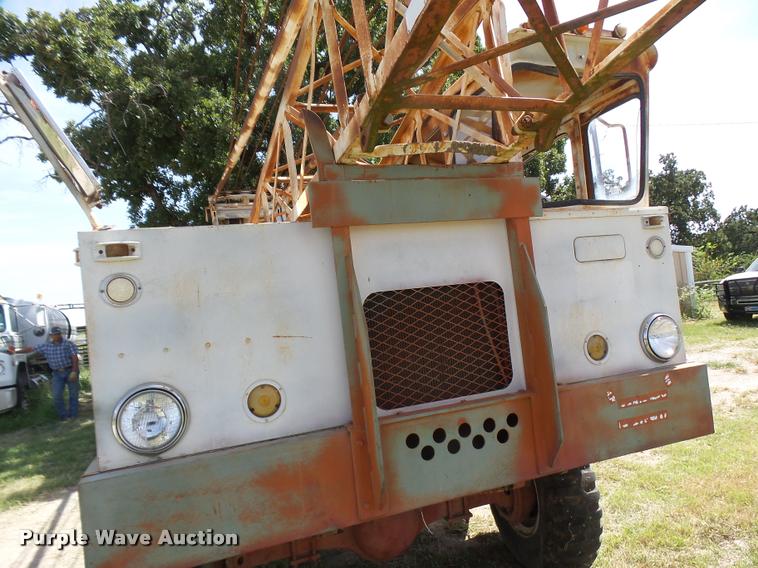 image for item L1601 Little Giant truck crane