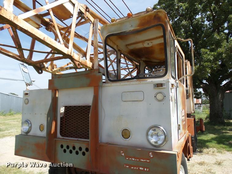 image for item L1601 Little Giant truck crane