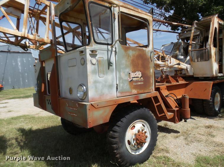 image for item L1601 Little Giant truck crane