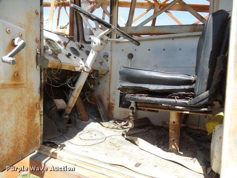 image for item L1601 Little Giant truck crane