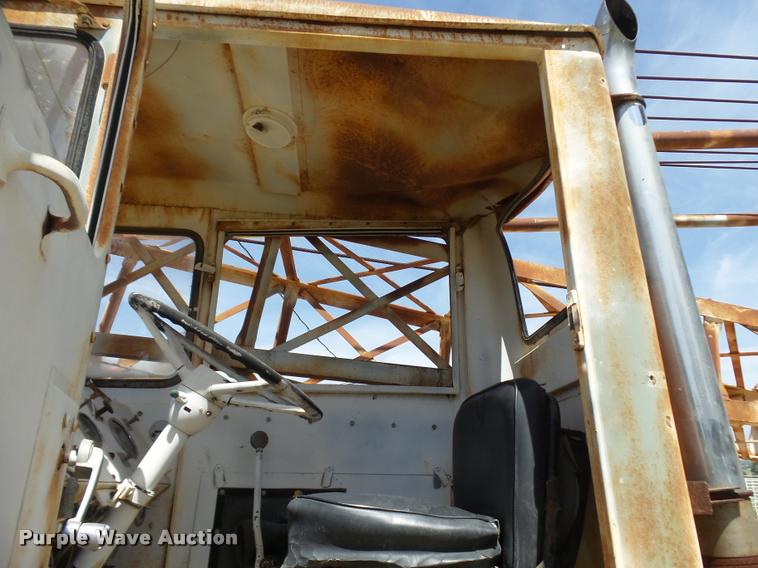 image for item L1601 Little Giant truck crane