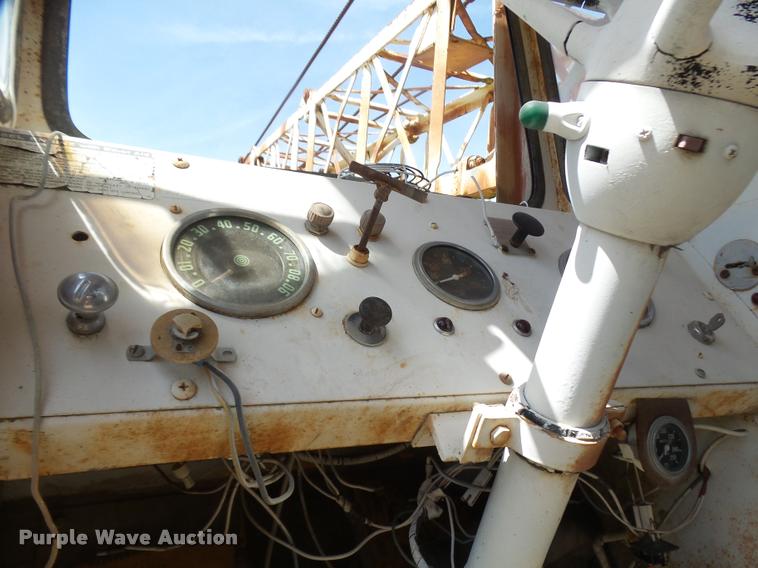 image for item L1601 Little Giant truck crane