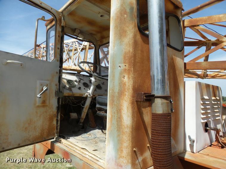 image for item L1601 Little Giant truck crane