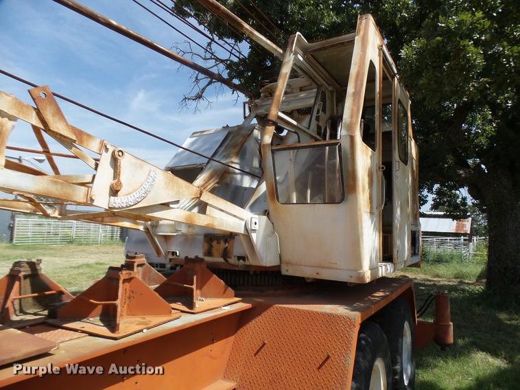 image for item L1601 Little Giant truck crane