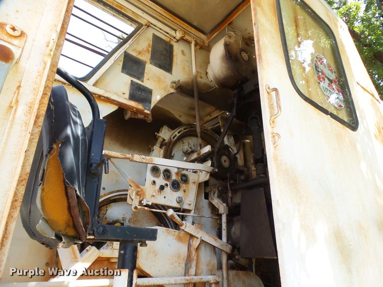 image for item L1601 Little Giant truck crane