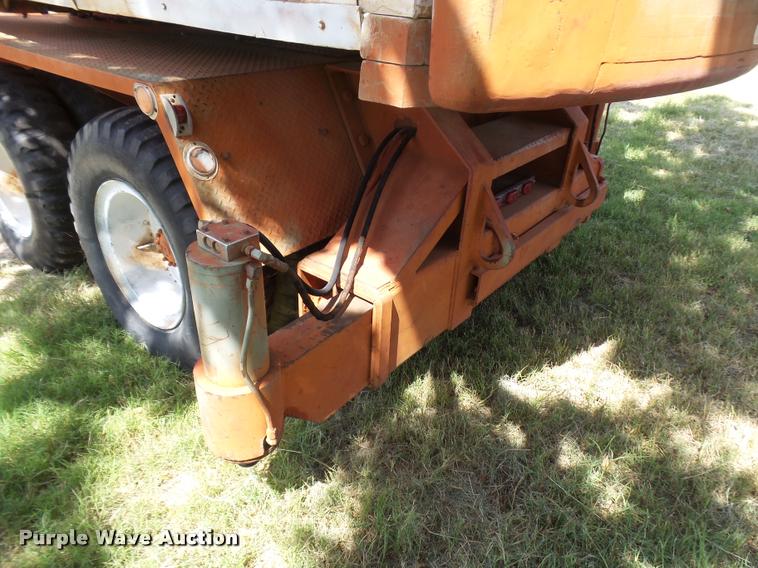 image for item L1601 Little Giant truck crane