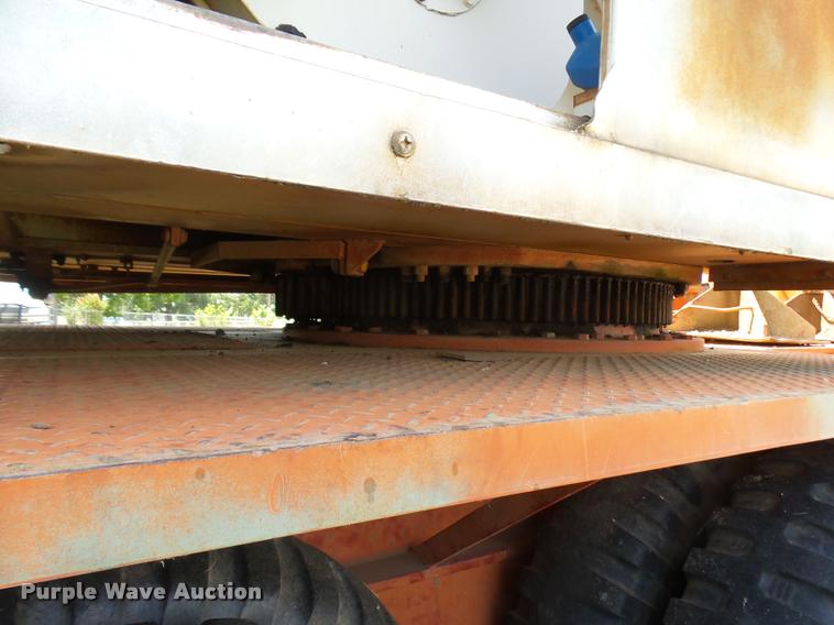 image for item L1601 Little Giant truck crane