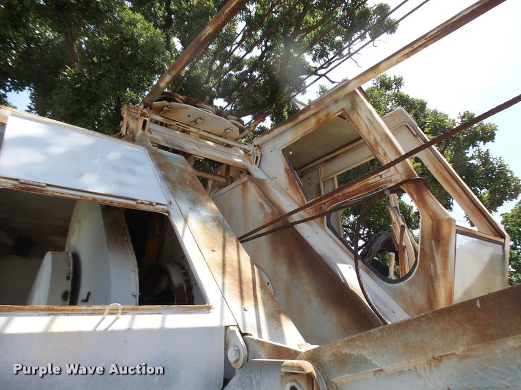 image for item L1601 Little Giant truck crane