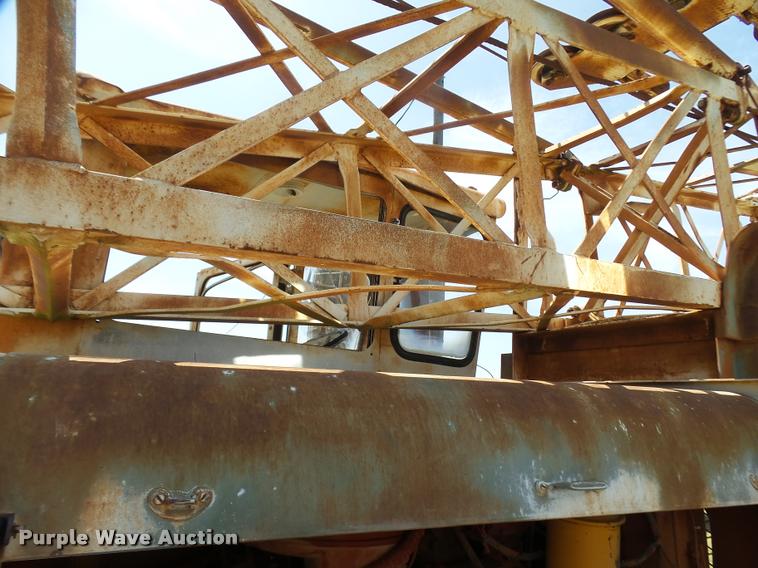 image for item L1601 Little Giant truck crane