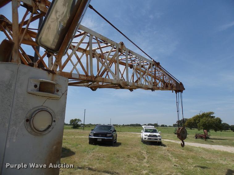 image for item L1601 Little Giant truck crane