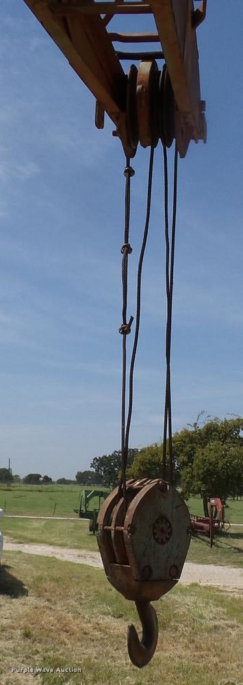 image for item L1601 Little Giant truck crane