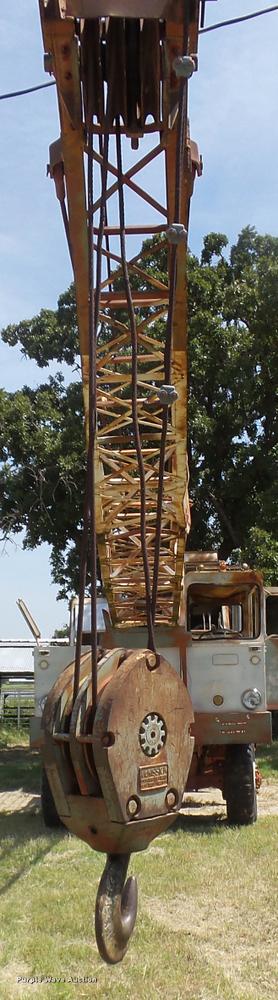 image for item L1601 Little Giant truck crane