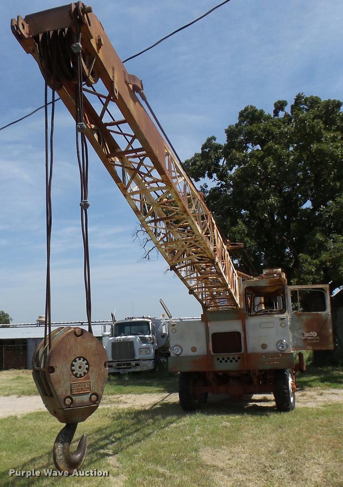 image for item L1601 Little Giant truck crane