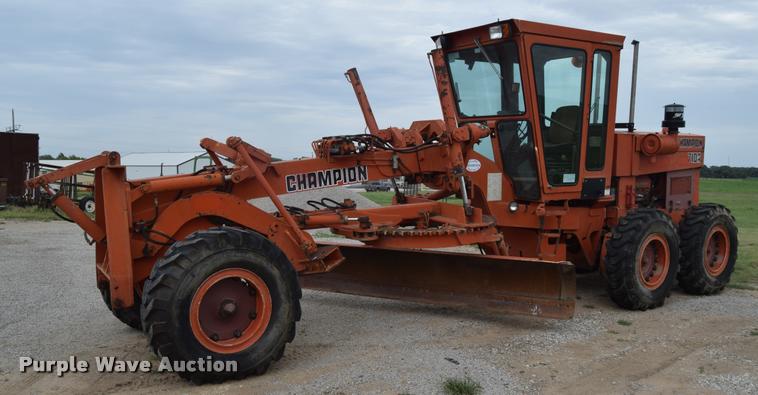 image for item L2582 1984 Champion 710A motor grader