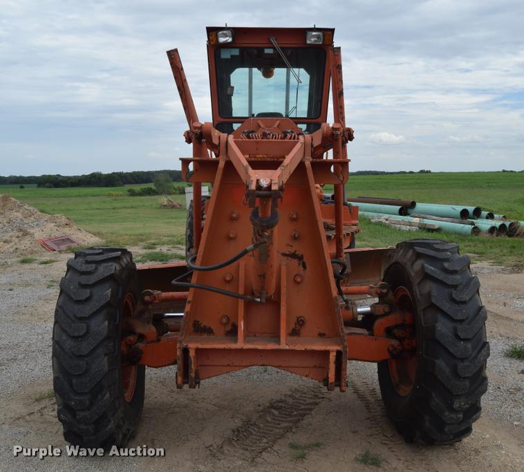 image for item L2582 1984 Champion 710A motor grader