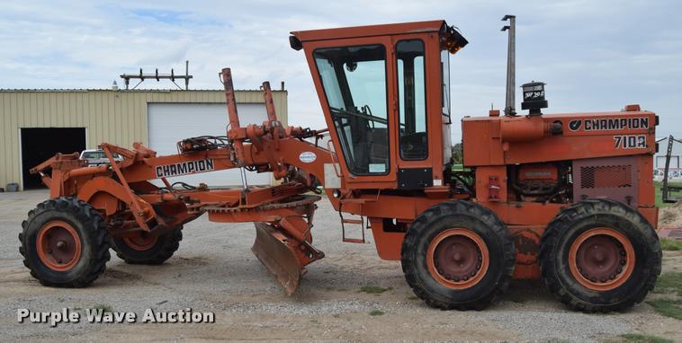 image for item L2582 1984 Champion 710A motor grader