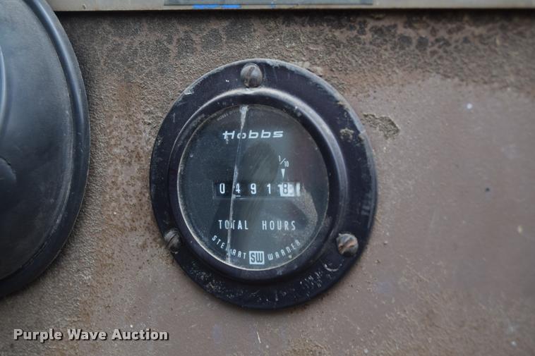 image for item L2582 1984 Champion 710A motor grader