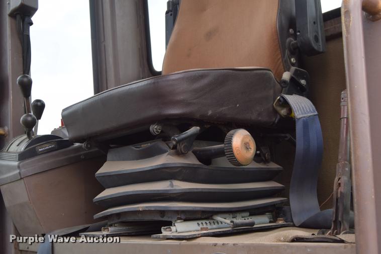 image for item L2582 1984 Champion 710A motor grader