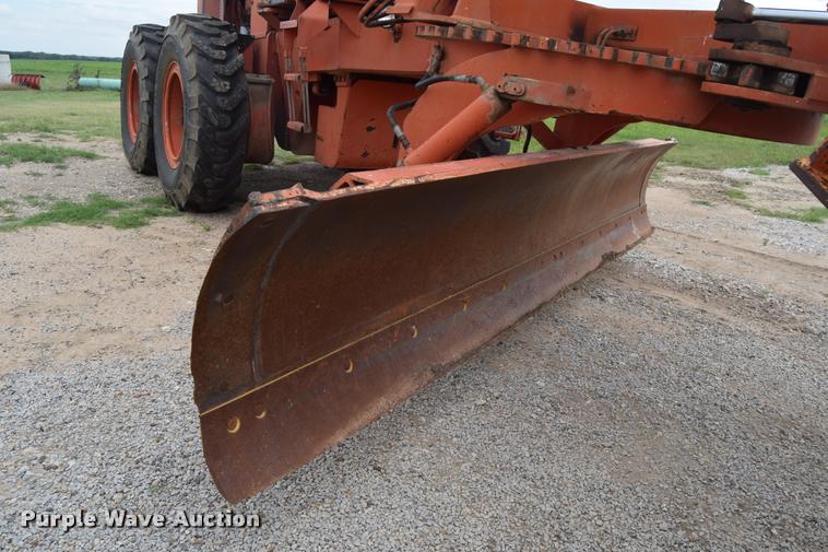 image for item L2582 1984 Champion 710A motor grader