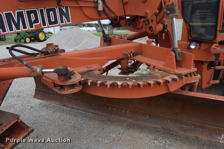 image for item L2582 1984 Champion 710A motor grader