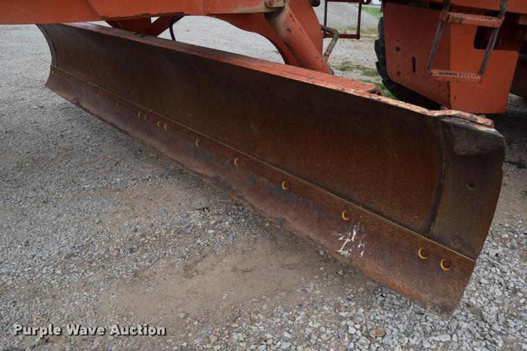 image for item L2582 1984 Champion 710A motor grader