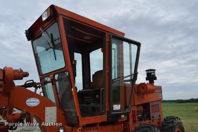 image for item L2582 1984 Champion 710A motor grader