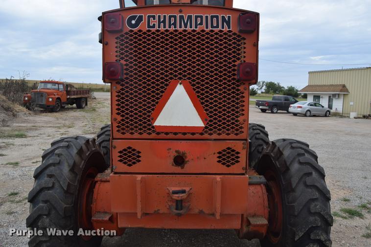 image for item L2582 1984 Champion 710A motor grader