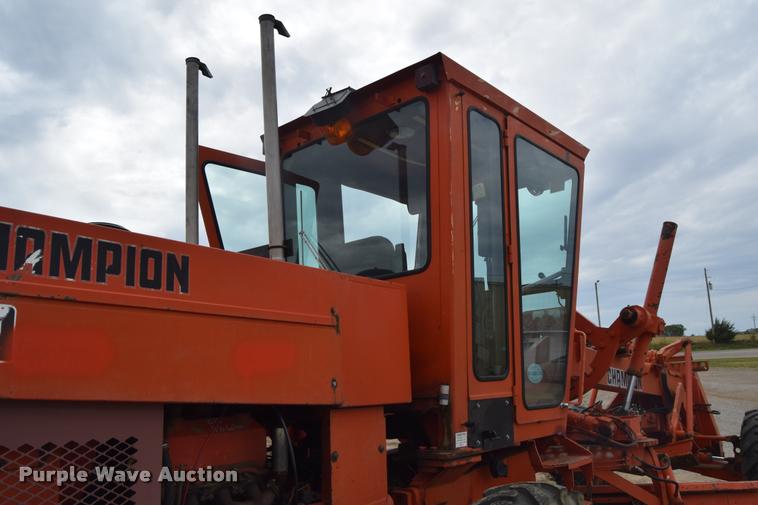 image for item L2582 1984 Champion 710A motor grader