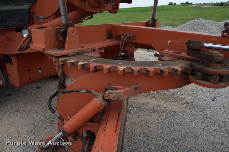 image for item L2582 1984 Champion 710A motor grader