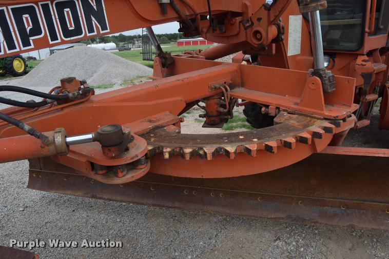 image for item L2582 1984 Champion 710A motor grader