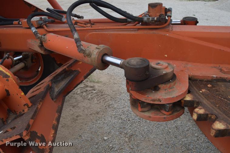 image for item L2582 1984 Champion 710A motor grader