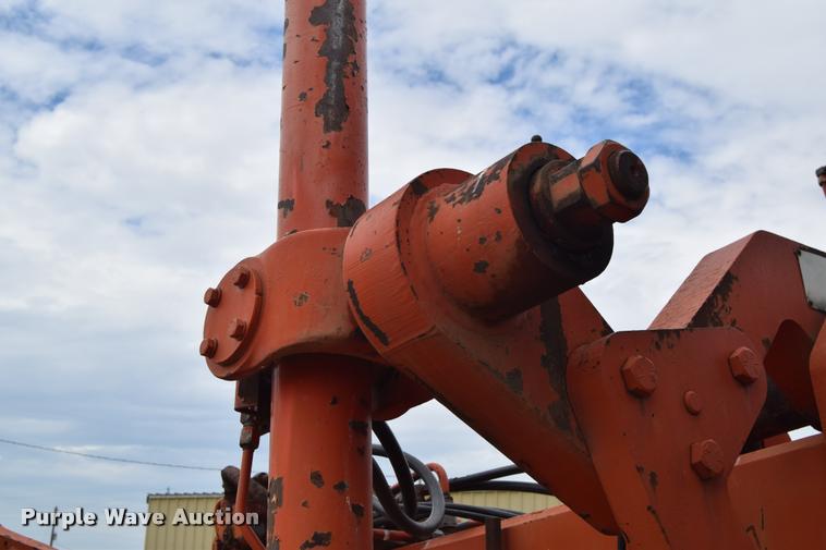 image for item L2582 1984 Champion 710A motor grader