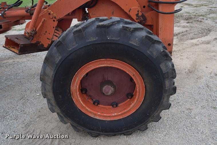 image for item L2582 1984 Champion 710A motor grader