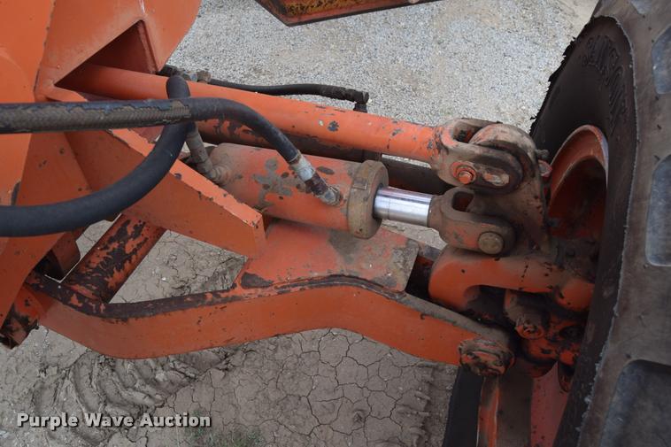 image for item L2582 1984 Champion 710A motor grader