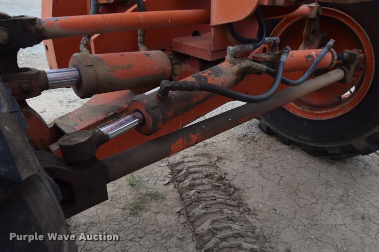 image for item L2582 1984 Champion 710A motor grader