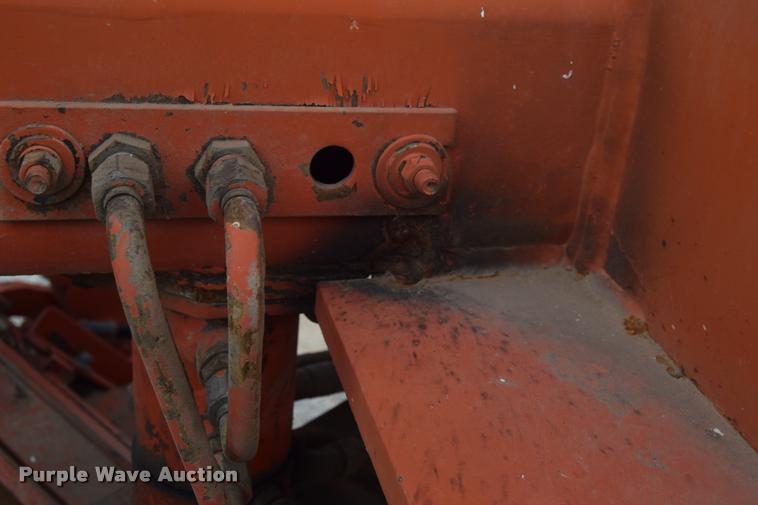 image for item L2582 1984 Champion 710A motor grader