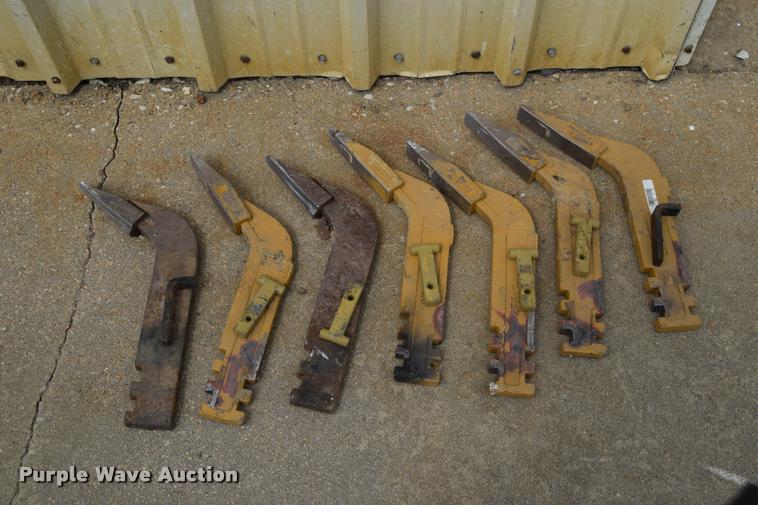 image for item L2582 1984 Champion 710A motor grader