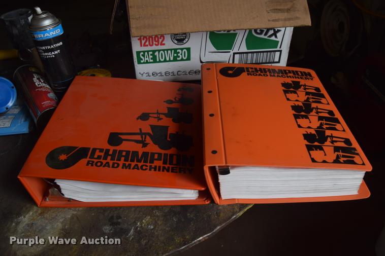 image for item L2582 1984 Champion 710A motor grader