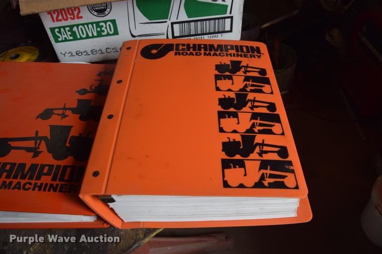 image for item L2582 1984 Champion 710A motor grader