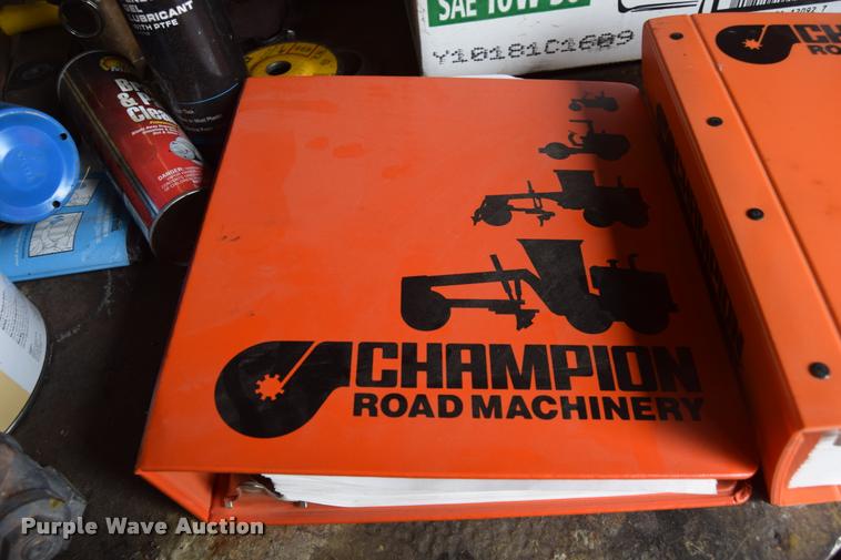 image for item L2582 1984 Champion 710A motor grader