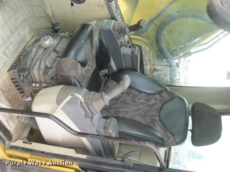 image for item L3869 2005 Caterpillar 330C L excavator