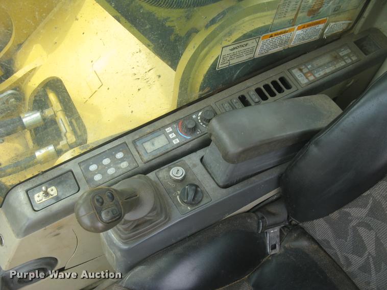 image for item L3869 2005 Caterpillar 330C L excavator