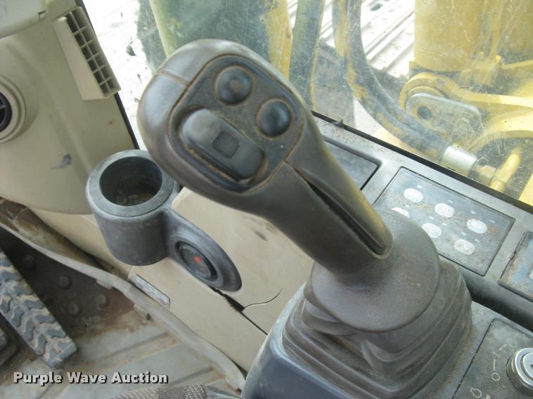 image for item L3869 2005 Caterpillar 330C L excavator