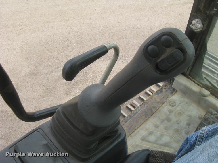 image for item L3869 2005 Caterpillar 330C L excavator