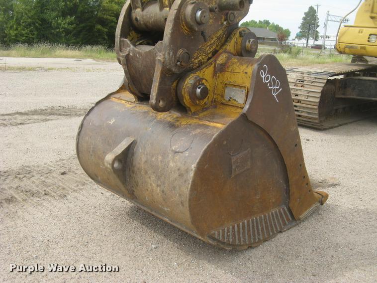 image for item L3869 2005 Caterpillar 330C L excavator