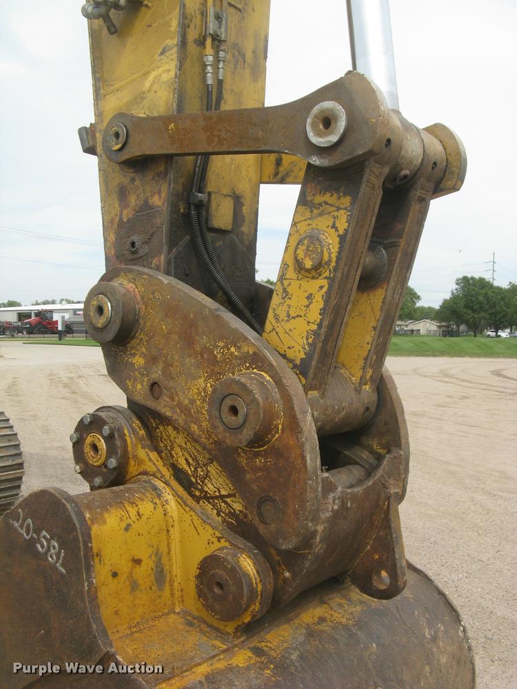 image for item L3869 2005 Caterpillar 330C L excavator