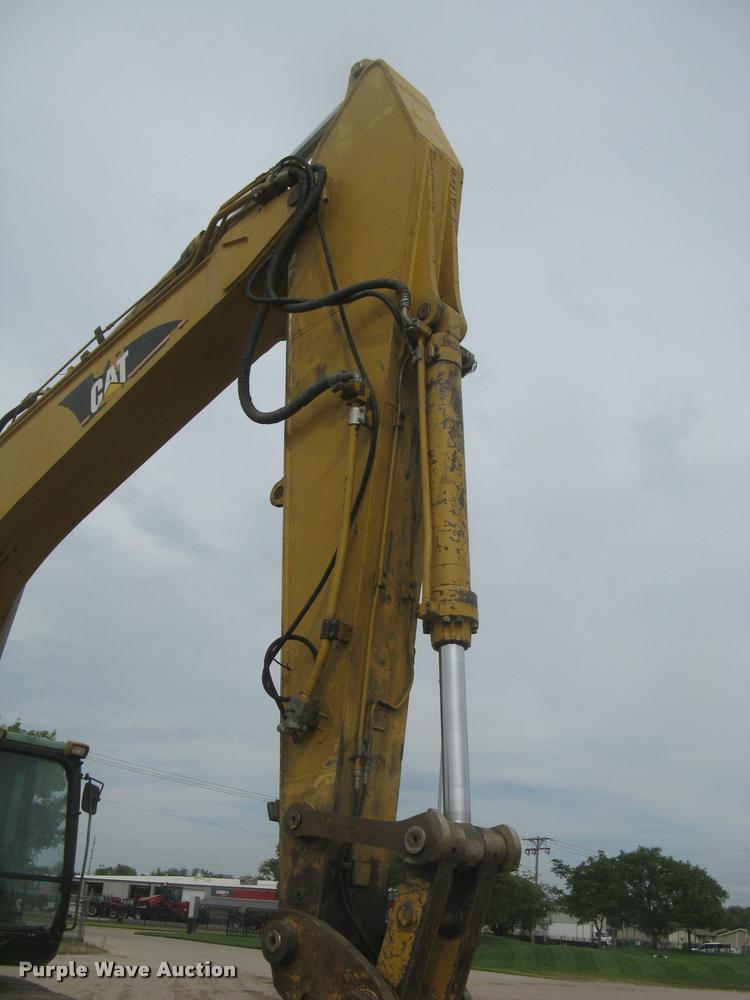 image for item L3869 2005 Caterpillar 330C L excavator