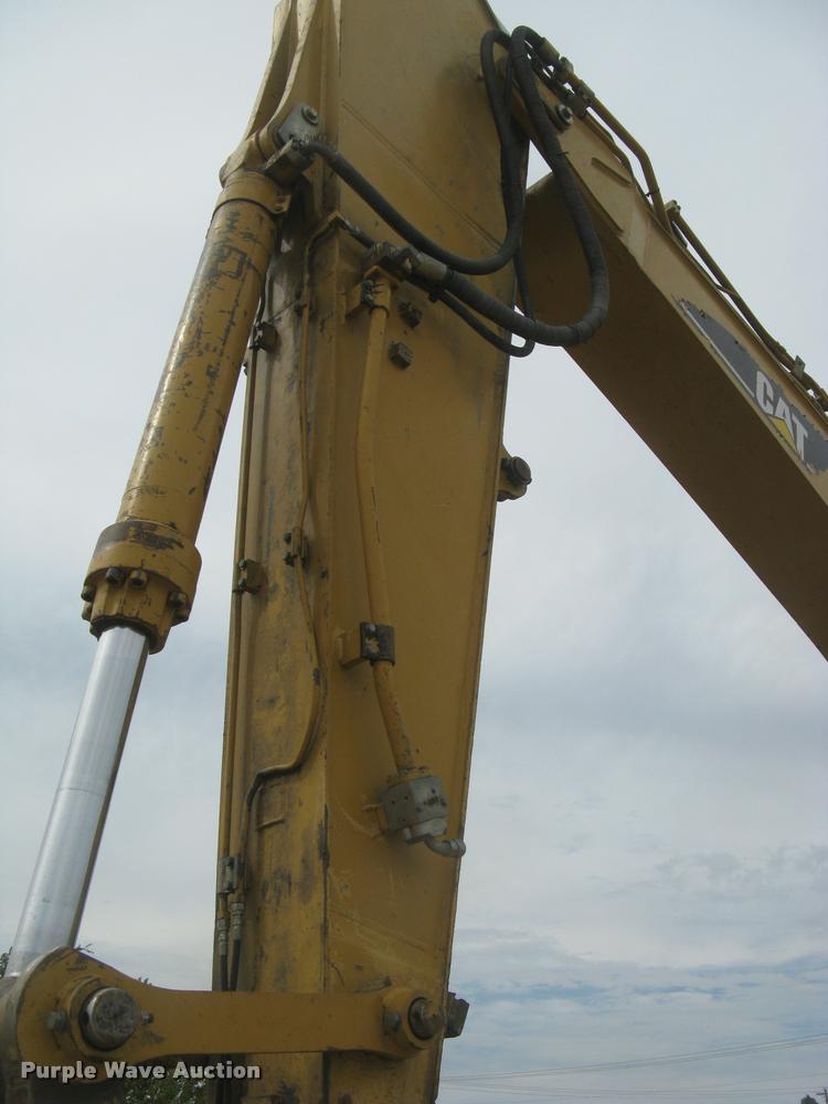 image for item L3869 2005 Caterpillar 330C L excavator